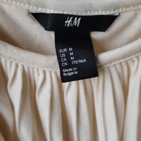 H&M Strappy Tiered & Pleated Cami w/ Built-in Bra - Picture 4 of 15